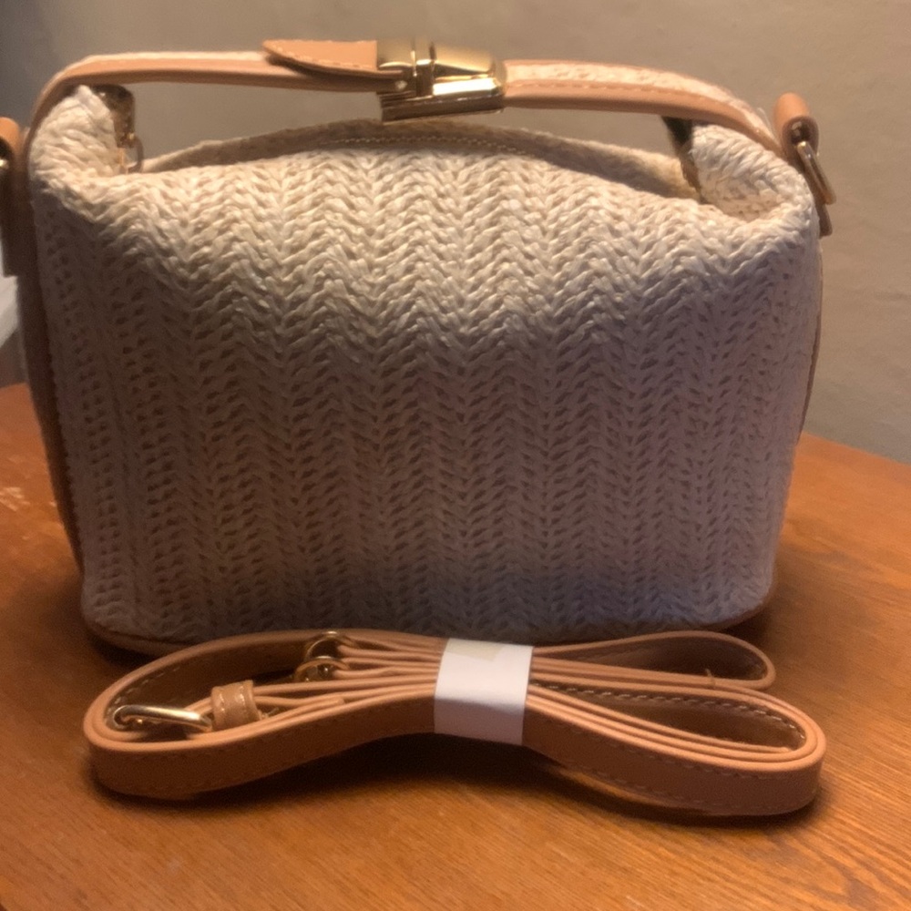 Tan Hand Bag 💼 and Cross Body Purse!👙⛱️🏝️